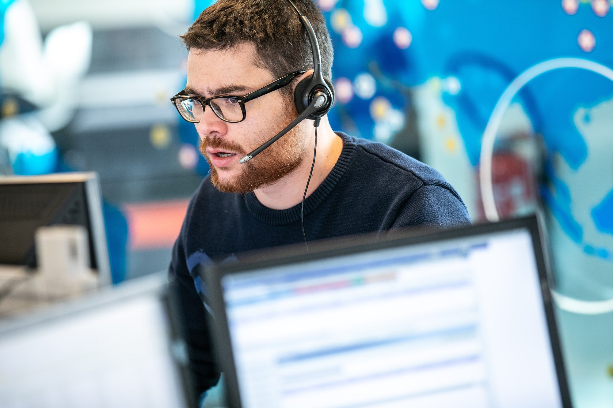 Paris assistance centre employee on the phone with map window background (3)